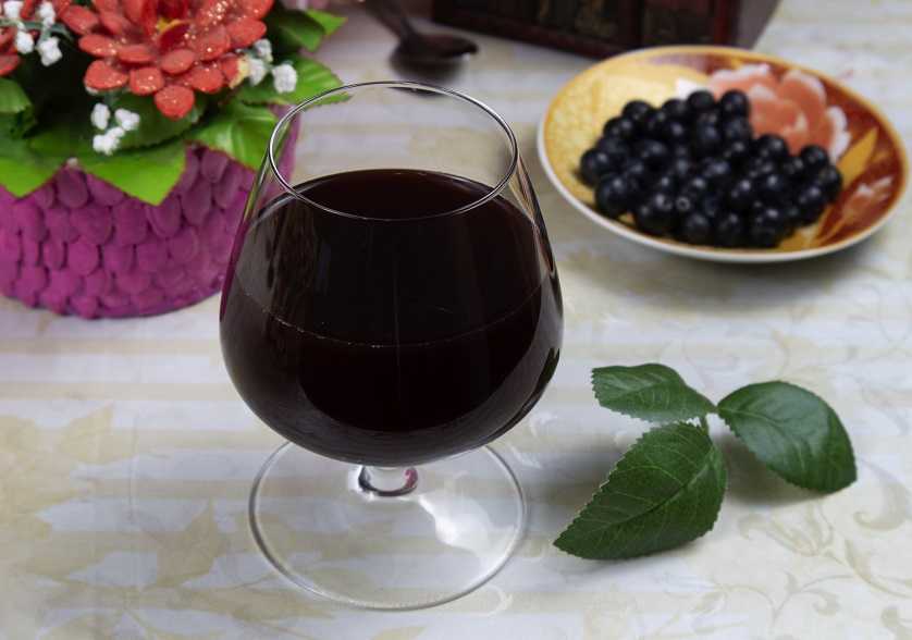 Вино из черной смородины в домашних условиях