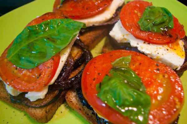 Самый вкусный рецепт бутерброда с баклажанами и помидорами!