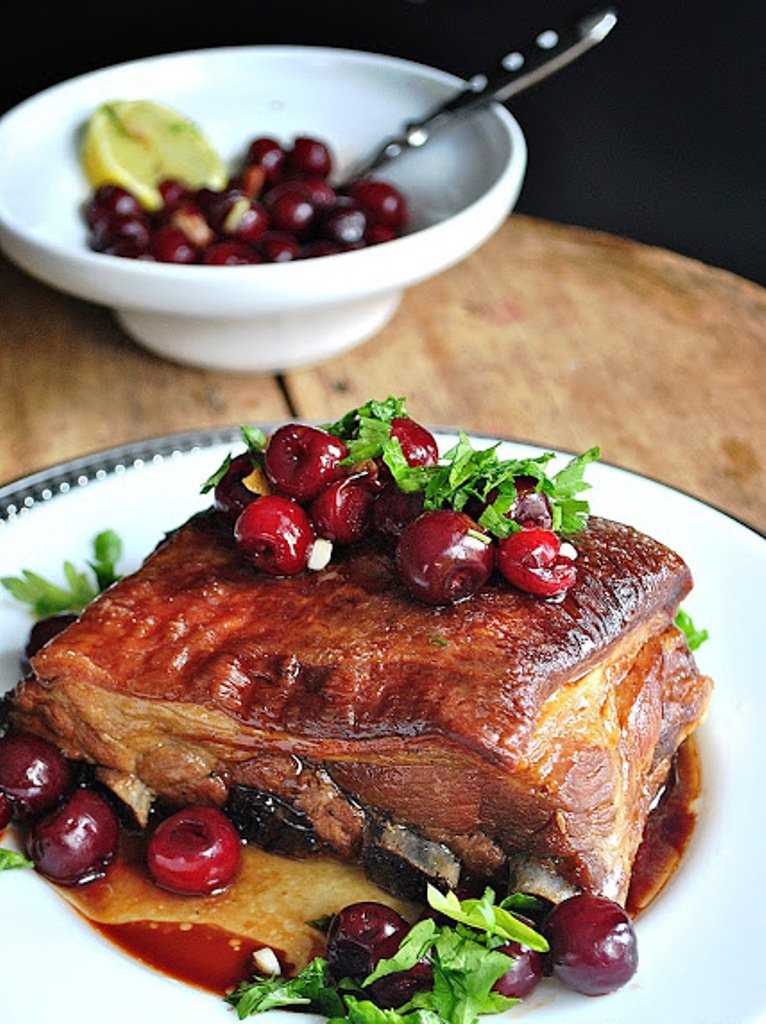 Свинина с клюквой: запеченная с медом в духовке, маринад из ягод и соус для рецепта в фольге