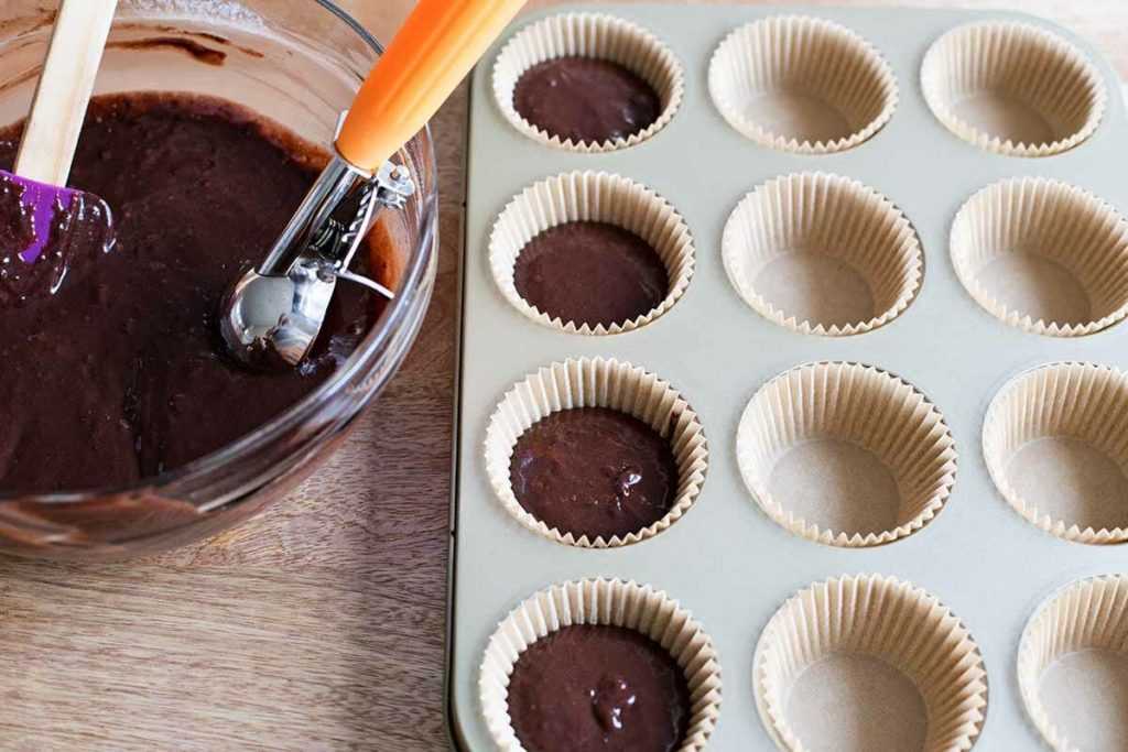 Как приготовить простой шоколадный капкейк с какао-порошком и разрыхлителем: поиск по ингредиентам, советы, отзывы, подсчет калорий, изменение порций, похожие рецепты