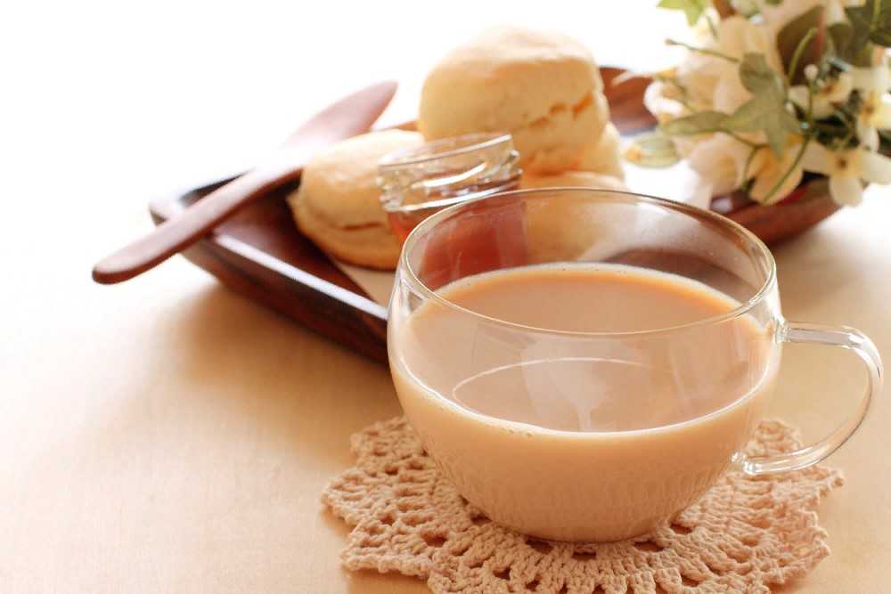 Чай с молоком – вкусный и полезный «коктейль»