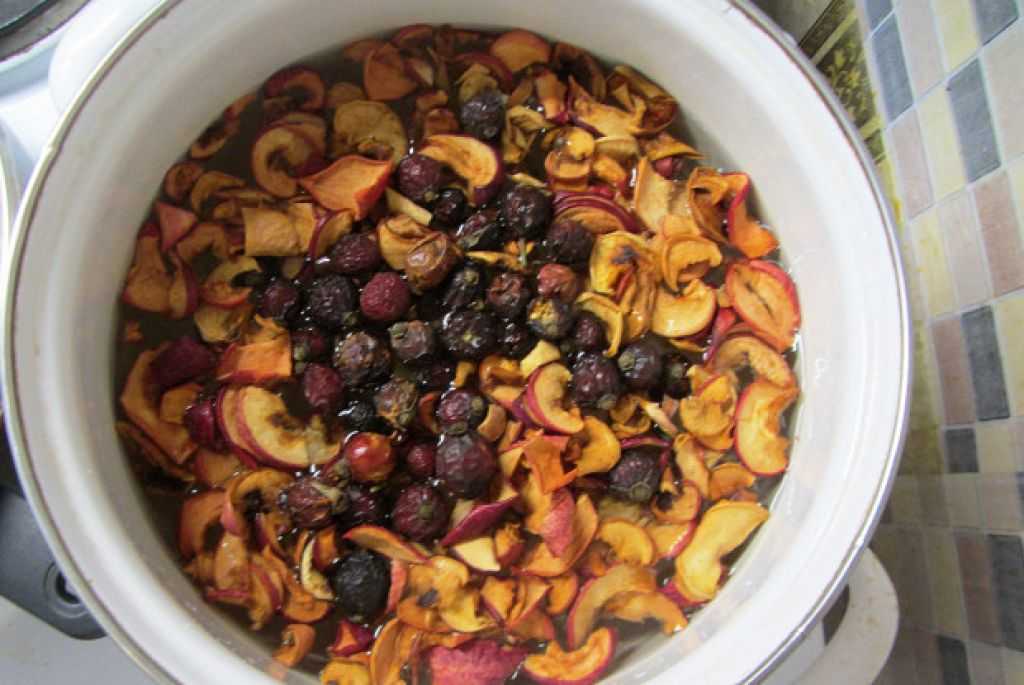 Как приготовить на зиму компот из абрикосов, рецепты с косточками и без, на 3 литровую банку
