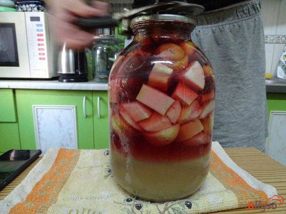 Как сварить компот из яблок и слив