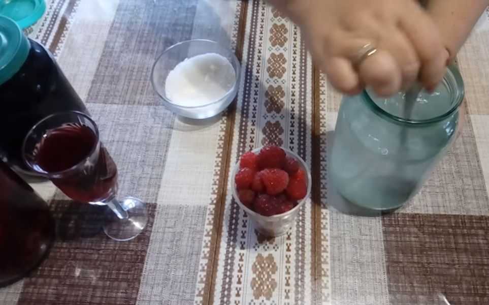 Рецепты самой вкусной малиновой настойки в домашних условиях