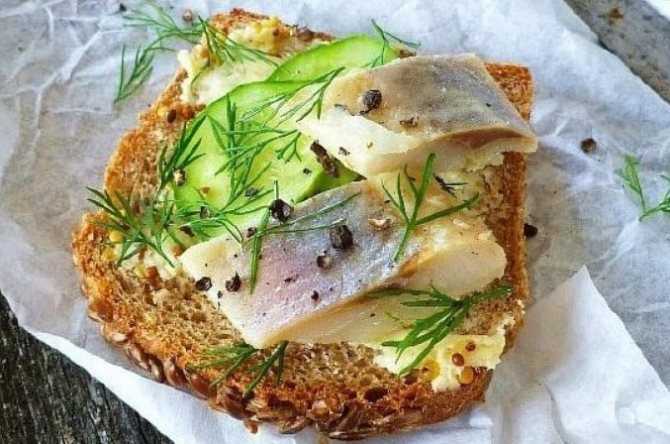Бутерброды с черным хлебом и сыром рецепт с фото пошагово - 1000.menu