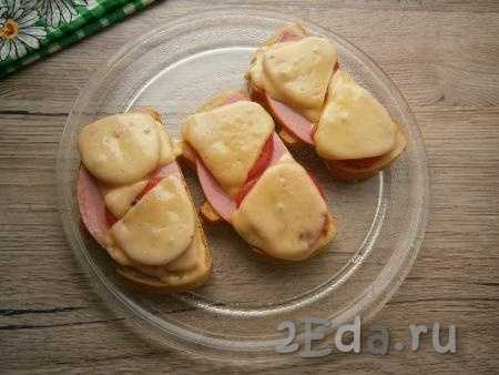 Горячие бутерброды в микроволновке, 7 рецептов