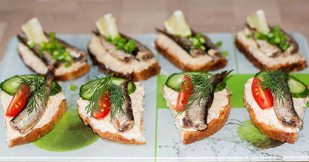 Бутерброды со шпротами и свежим огурцом рецепт с фото пошагово и видео - 1000.menu