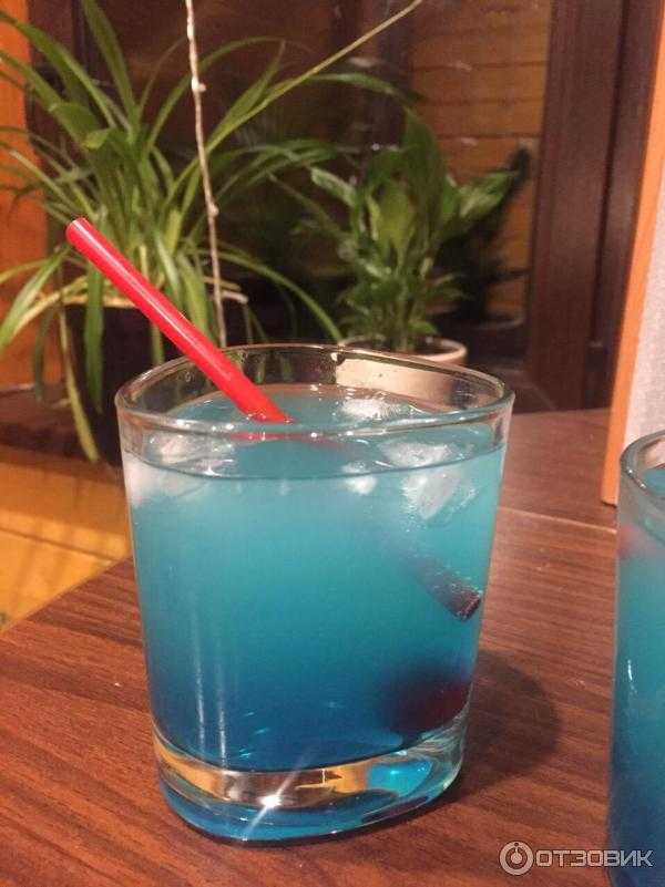 Алкоголь синего цвета: обзор напитков с ценами