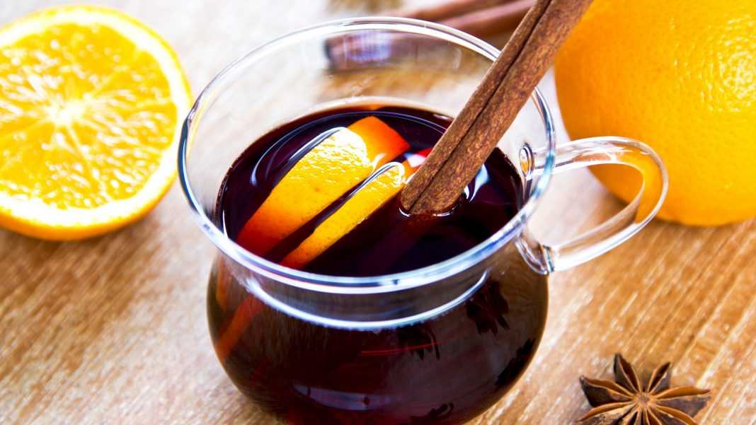Рецепт классического глинтвейна с апельсином и корицей — какие специи добавляют в этот напиток