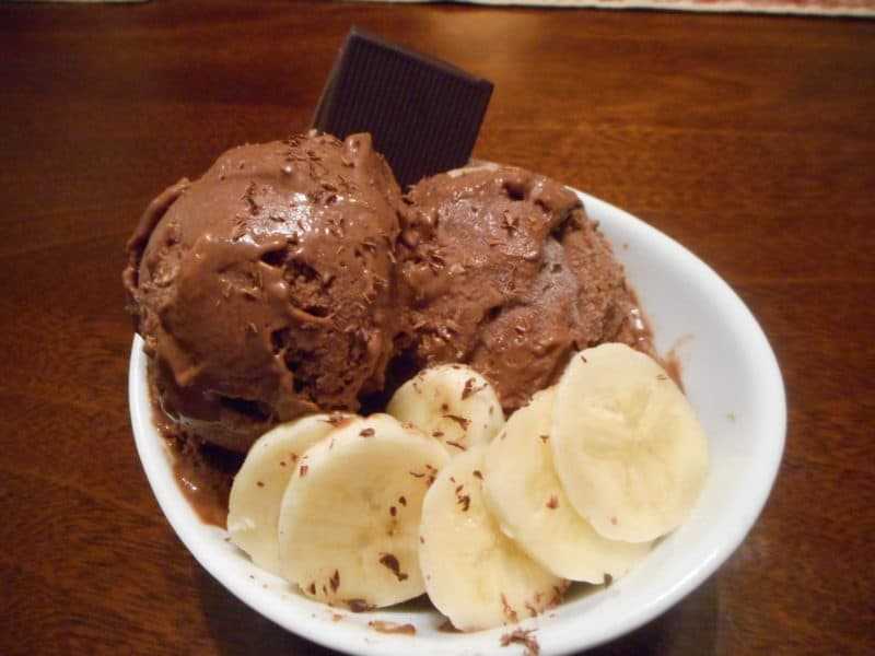 Два простых рецепта шоколадно-бананового мороженого