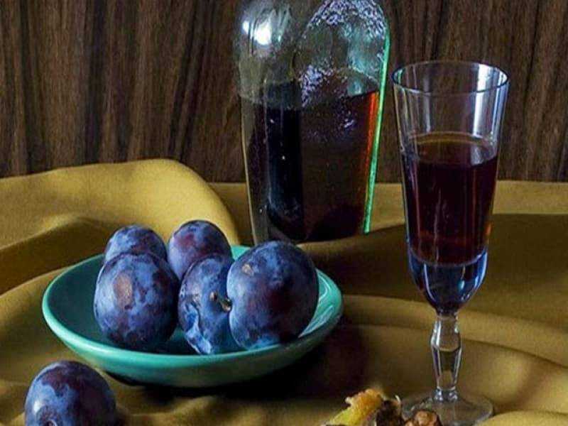Простой рецепт домашнего вина из чернослива