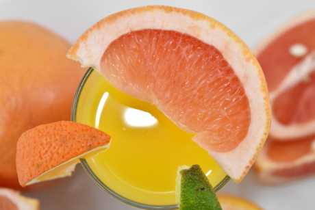 Коктейль grapefruit lemonade грейпфрутовый лимонад в кувшине