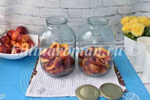 Простые рецепты компота из персиков и нектаринов с косточками и без на зиму, со стерилизацией и без