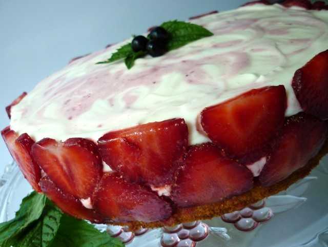 Торт клубничный поцелуй рецепт с фото пошагово - 1000.menu