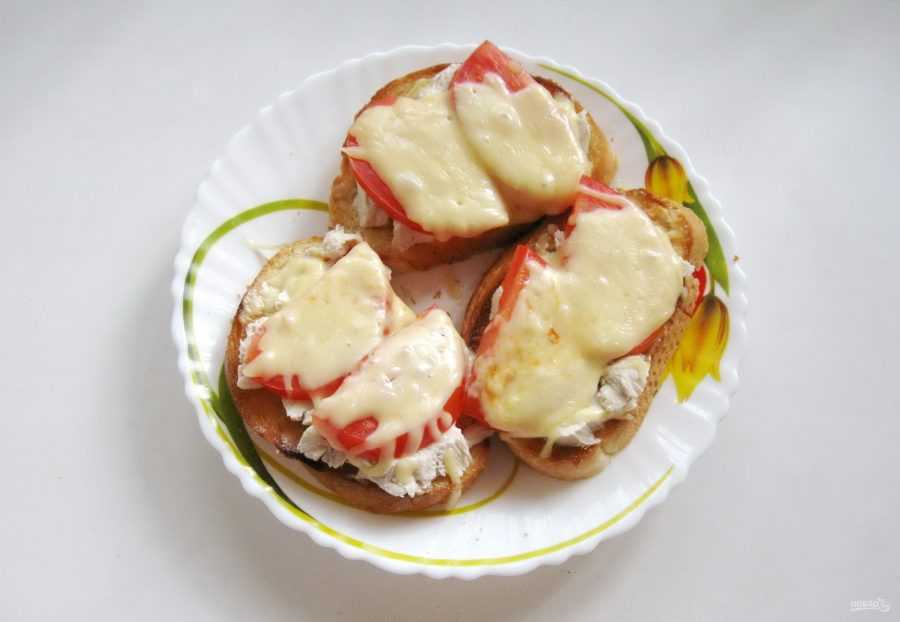 Горячие бутерброды с курицей - 8 пошаговых фото в рецепте