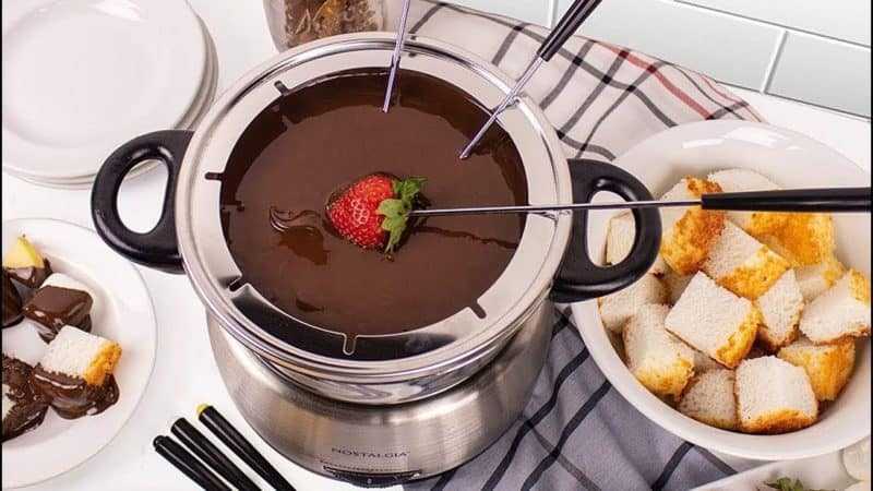 Рецепт шоколадного фондю для приготовления дома