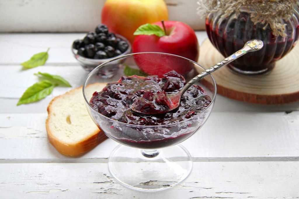 Компот из черноплодки – сохраняем витамины на зиму