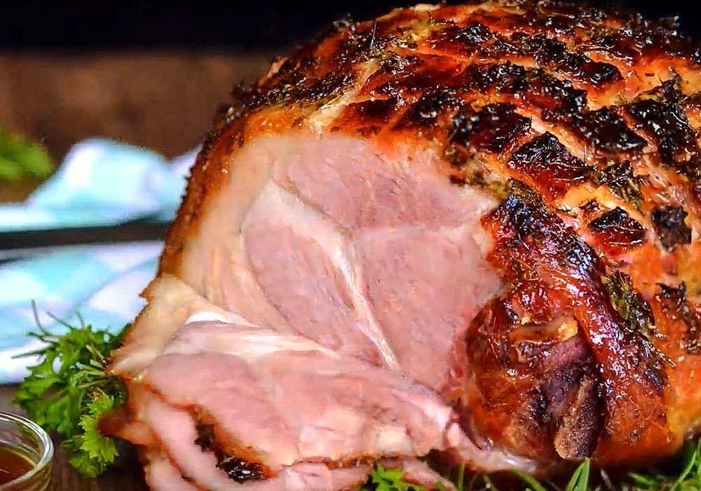 Как приготовить идеальный свиной окорок в духовке: от выбора мяса до подачи на стол