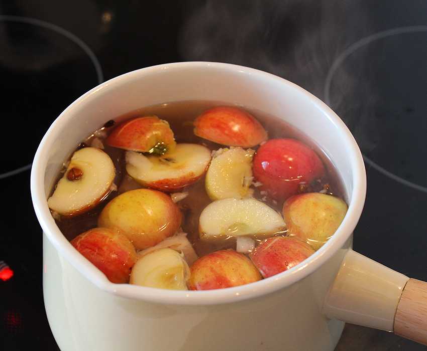 Простой рецепт компота из яблок и смородины на зиму