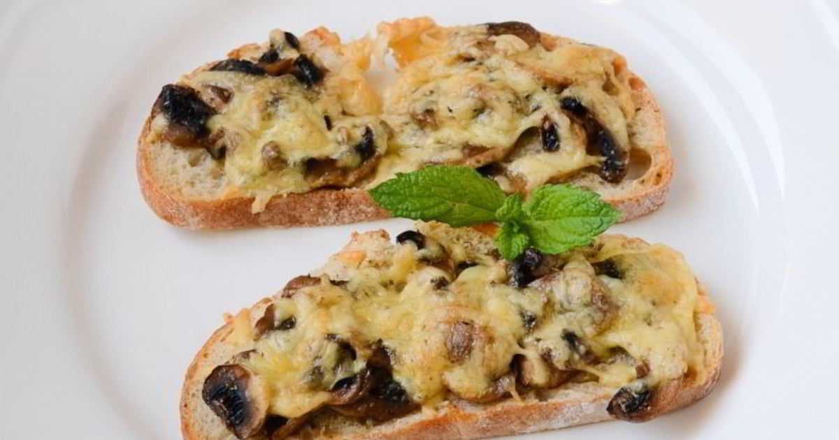 Бутерброды с шампиньонами и сыром в духовке - пошаговый фоторецепт