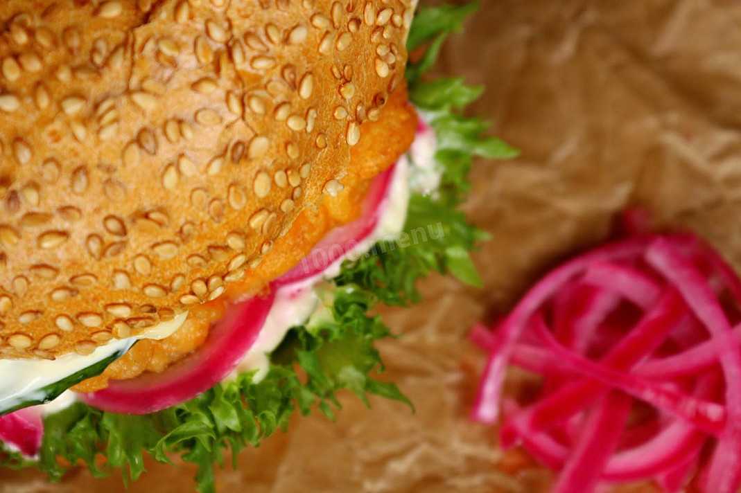 Бургер с курицей - чикенбургер рецепт с фото пошагово и видео - 1000.menu