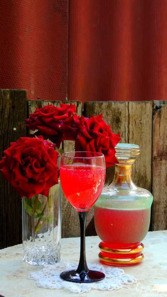 Вино из лепестков роз в домашних условиях