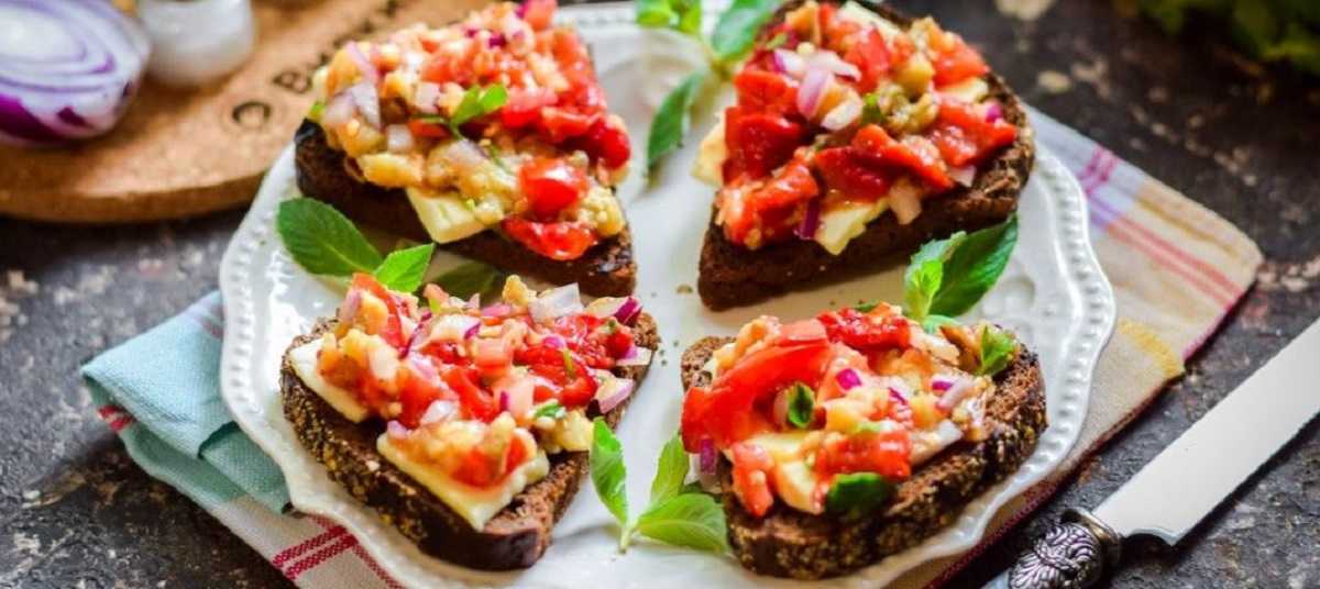 Бутерброды с баклажанами, помидорами и чесноком – 3 вкусных рецепта закуски из баклажанов