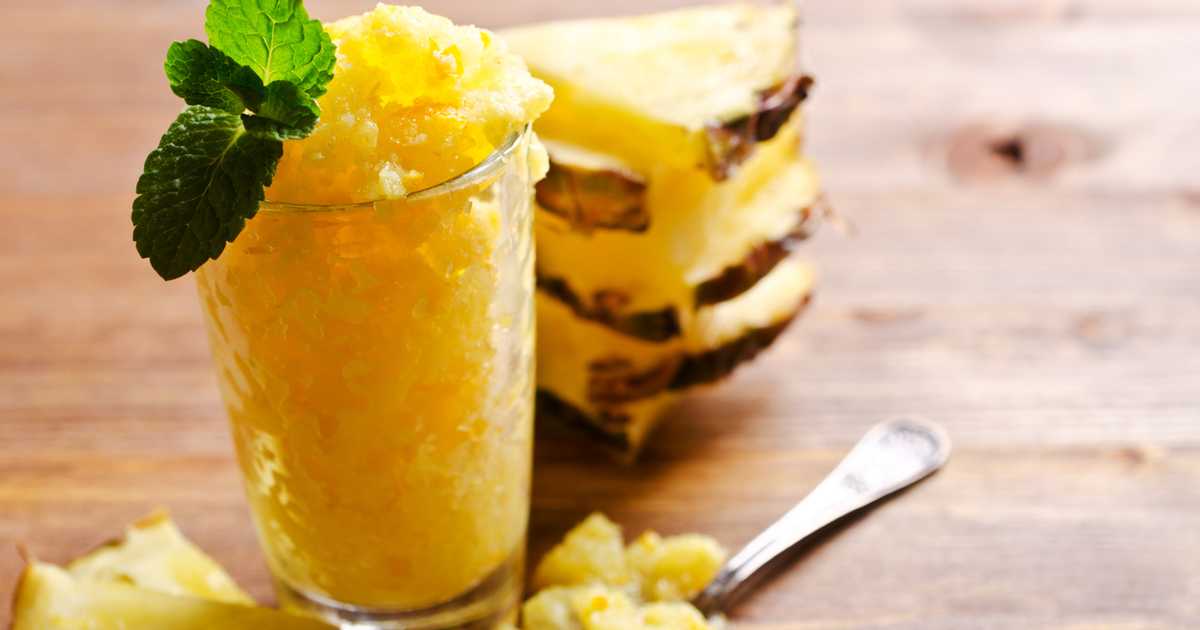 Простые и изысканные салаты с консервированными ананасами: пошаговые рецепты с фото