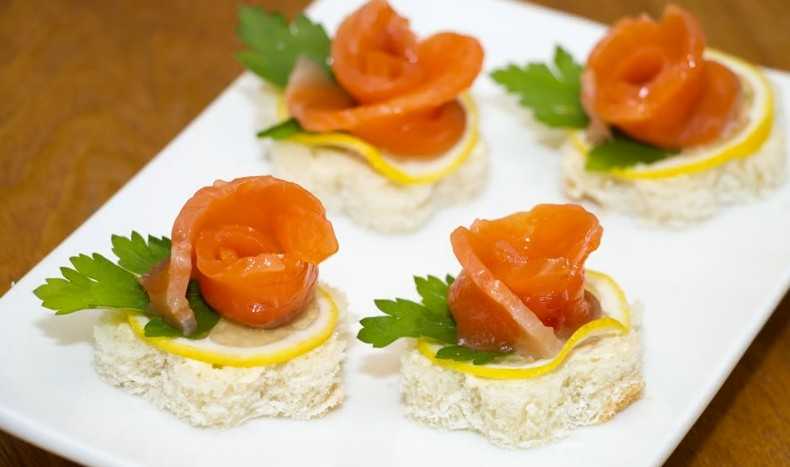 Бутерброды с красной рыбой на праздничный стол: простые и вкусные рецепты с красивым оформлением