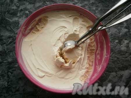 Домашнее мороженое со сливками и сгущенкой