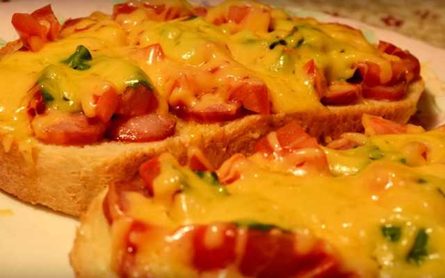 Как приготовить горячий бутерброд в микроволновке: рецепты с сыром и колбасой