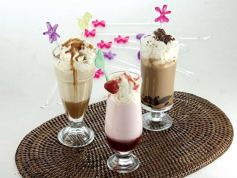 Молочный коктейль с мороженым и черничным сиропом рецепт с фото пошагово и видео - 1000.menu