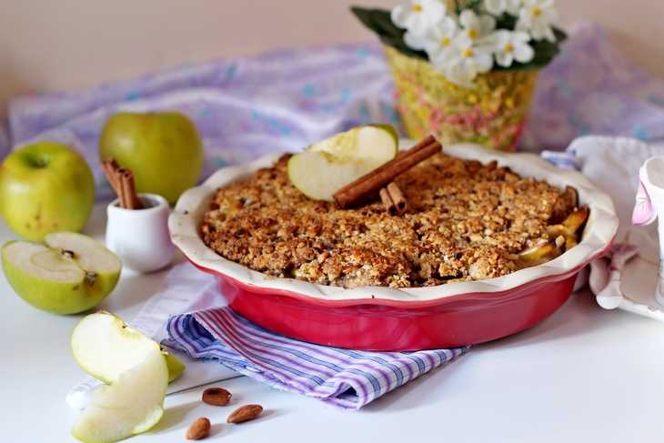 Яблочный десерт -  три вкусных и простых рецепта, пирог, крамбл