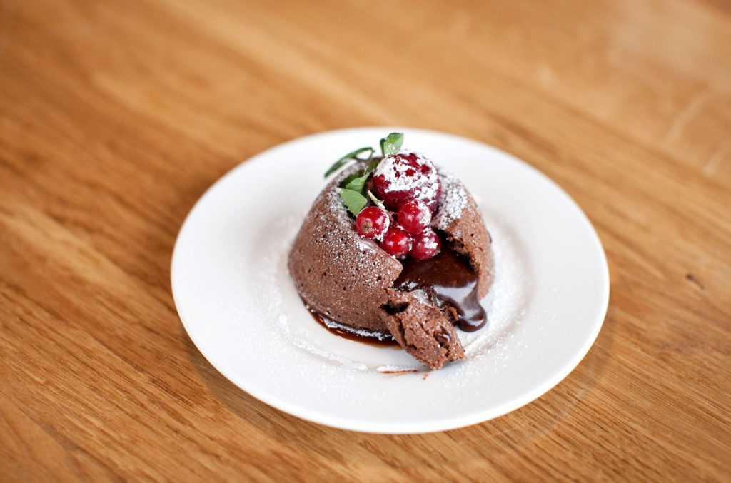 Шоколадный фондан: 4 рецепта десерта с жидким центром