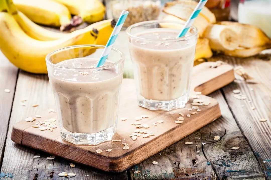 Банановый коктейль с молоком в блендере: просто, вкусно и полезно!