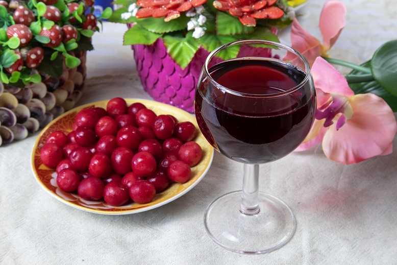 Вино из вишни с косточками в домашних условиях: рецепт с фото
