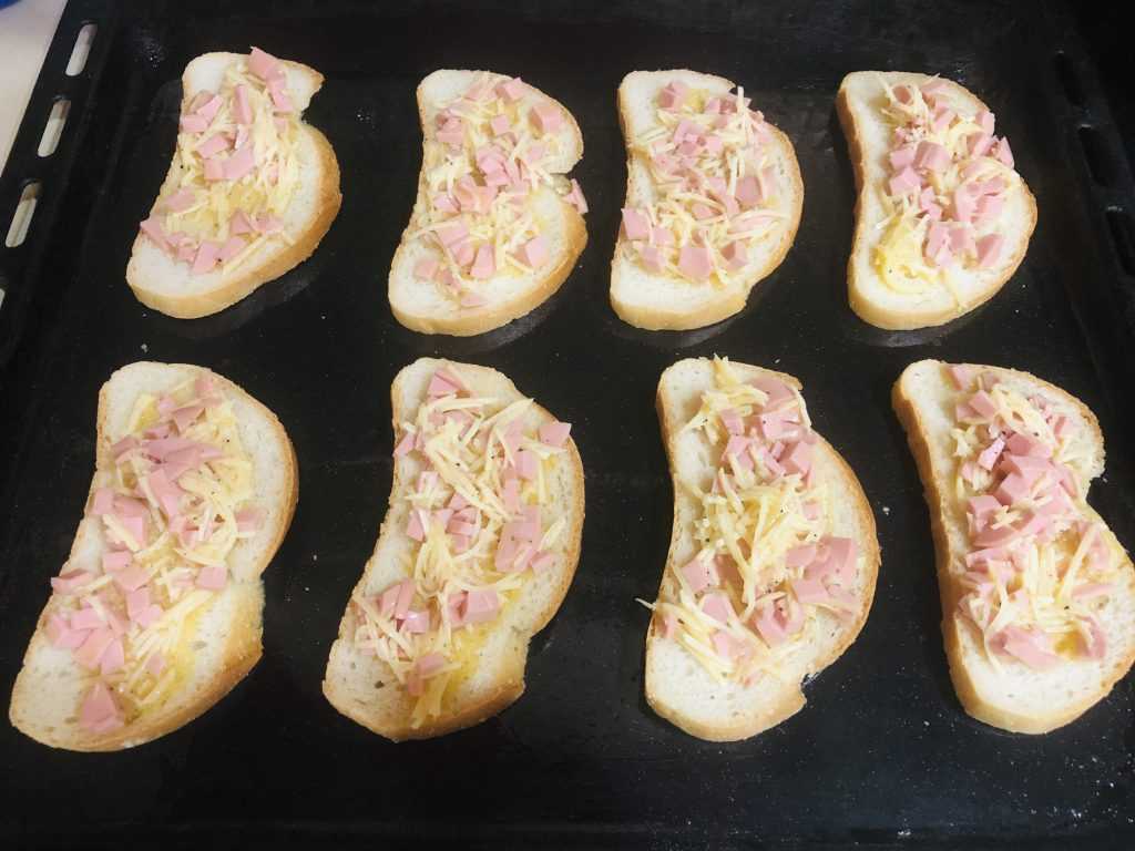 Горячие бутерброды в духовке. 18 вариантов. хрустящая закуска или сытный завтрак