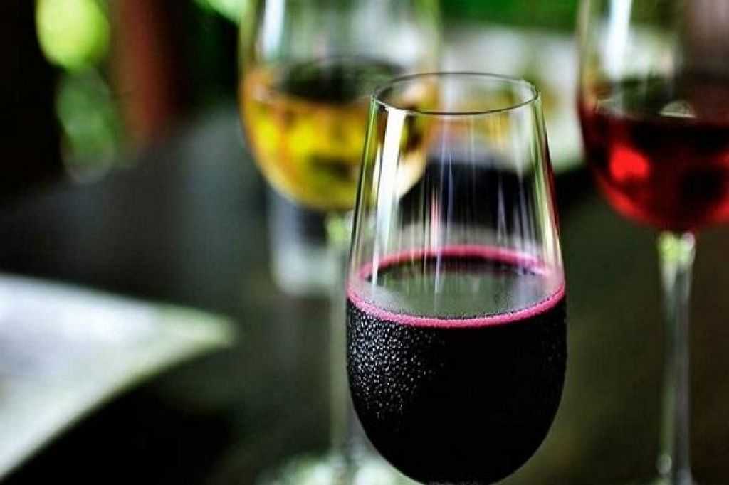 Вино из ирги в домашних условиях. приготовление домашнего вина из ирги. статья знакомит с рецептами приготовления домашнего вина из ирги.