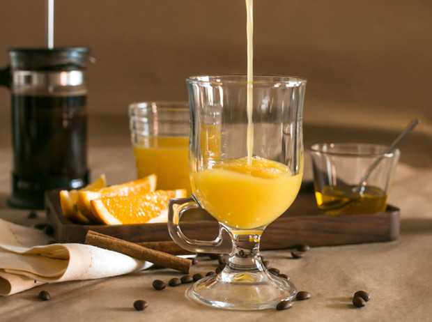 Холодный апельсиновый сок с кофе по-бразильски