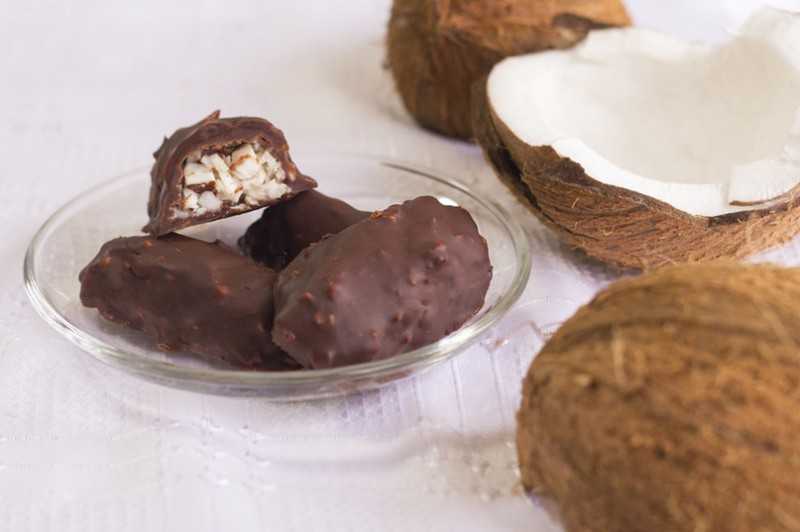 Горячий белый шоколад с миндалем и кокосом