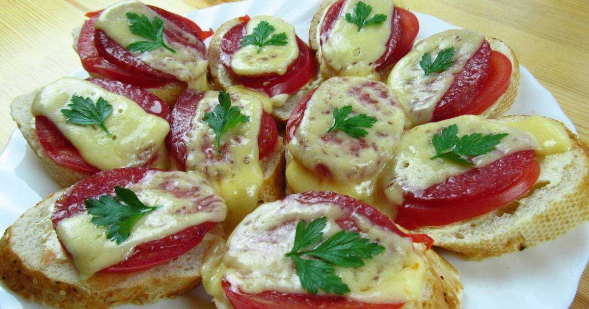 Бутерброды с плавленным сыром и чесноком - 6 пошаговых фото в рецепте