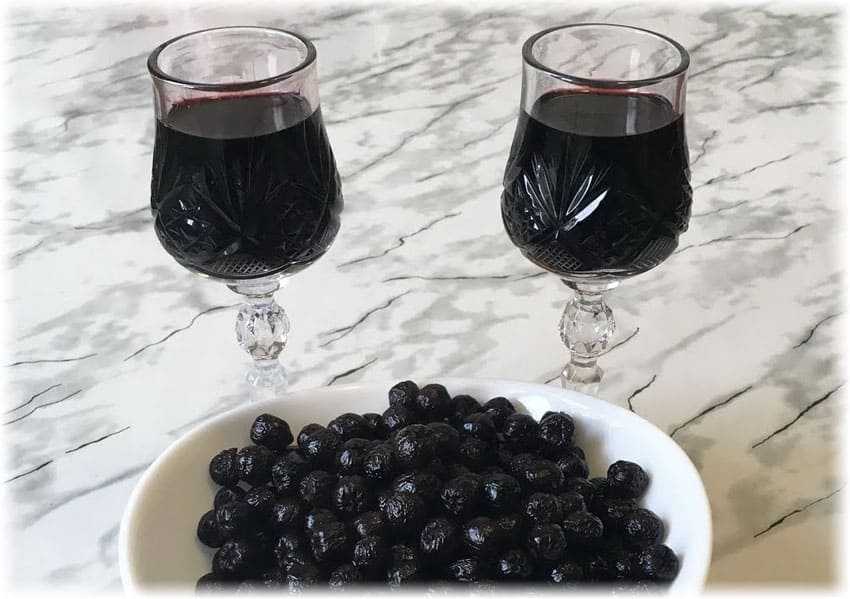 Делаем домашнее вино из черноплодной рябины