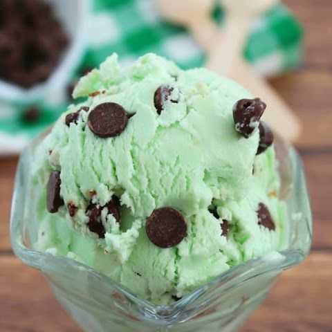 Мятное мороженое с зеленым мармеладом