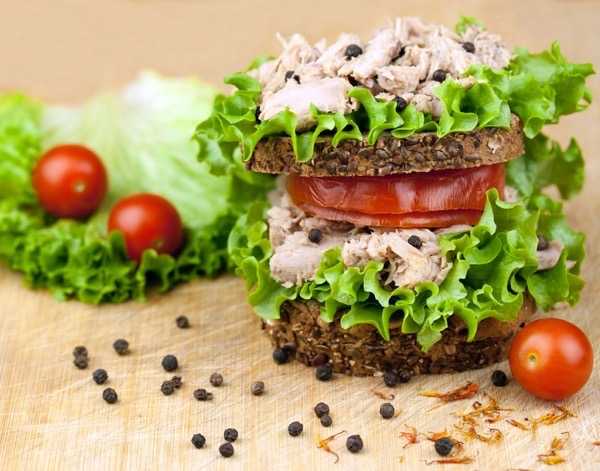 Бутерброды с консервированным тунцом — 3 рецепта с фото