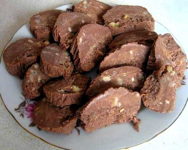 Шоколадная колбаса из печенья и сгущенки — рецепты десертов