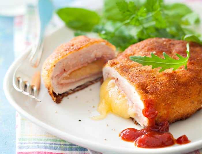 Классический рецепт кордон блю из курицы с ветчиной и сыром