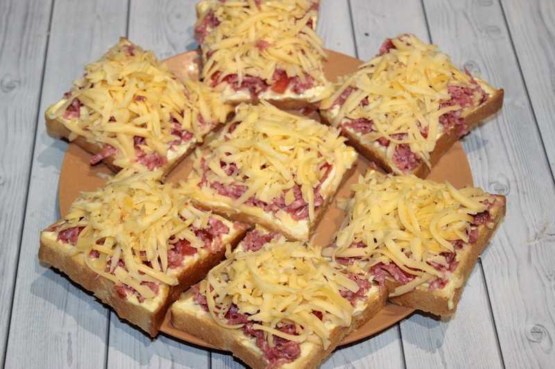 Бутерброды с колбасой и сыром в микроволновке рецепт с фото - 1000.menu