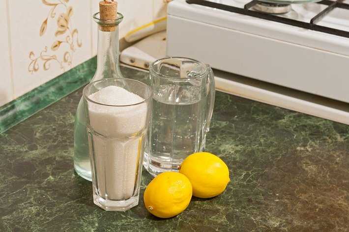 Домашняя настойка лимонная на самогоне. как правильно настоять на лимонных корках с мятой и имбирем по рецепту?
