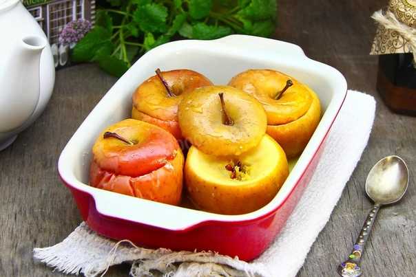 Печеные яблоки в микроволновке целиком рецепт с фото пошагово - 1000.menu