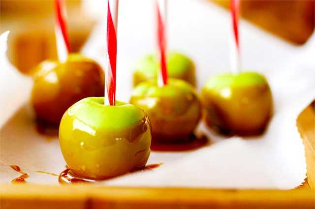 Как сделать яблоки в карамели дома: рецепт с фото и видео